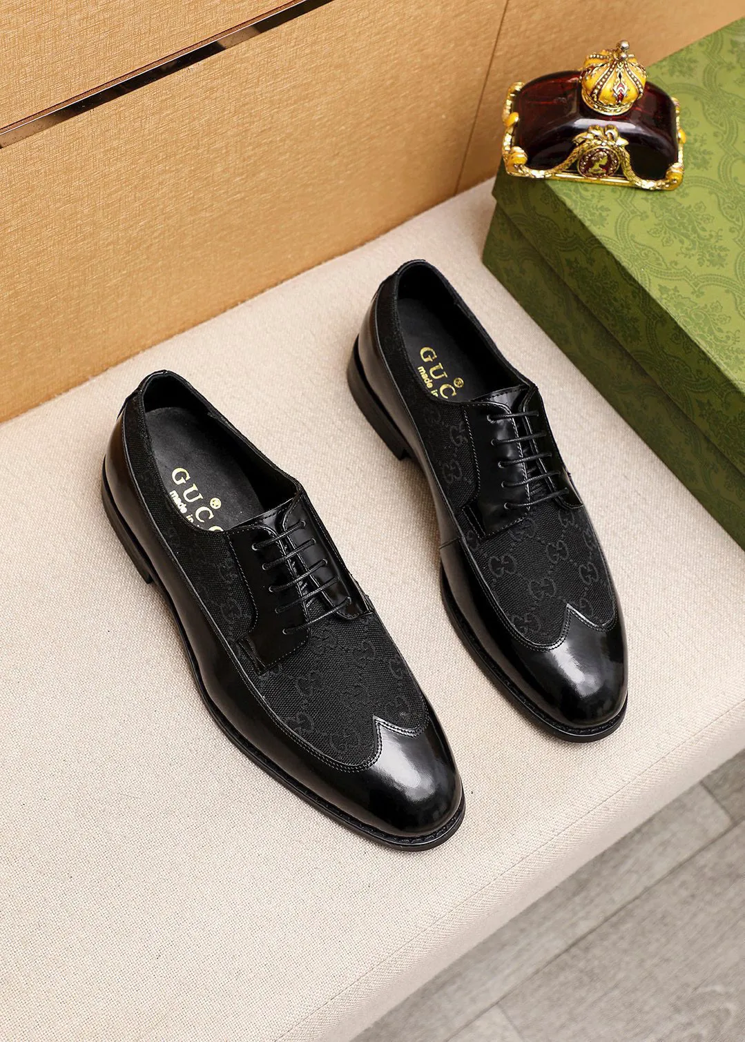 Men's shoes 💰460 💐 Product trademark: GUCCI "Gucci" business leather shoes Regular size: 38-44 (45🉑️customized) Product materials: Selected imported first-layer open-edge beaded cowhide leather upper, imported water-dyed cowhide leather lining. Strong three-dimensional visual effect, combined outsole Color: 2⃣️colors available